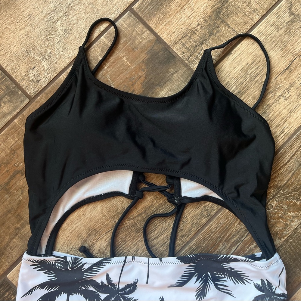 Swimsuit - Picture 2 of 6